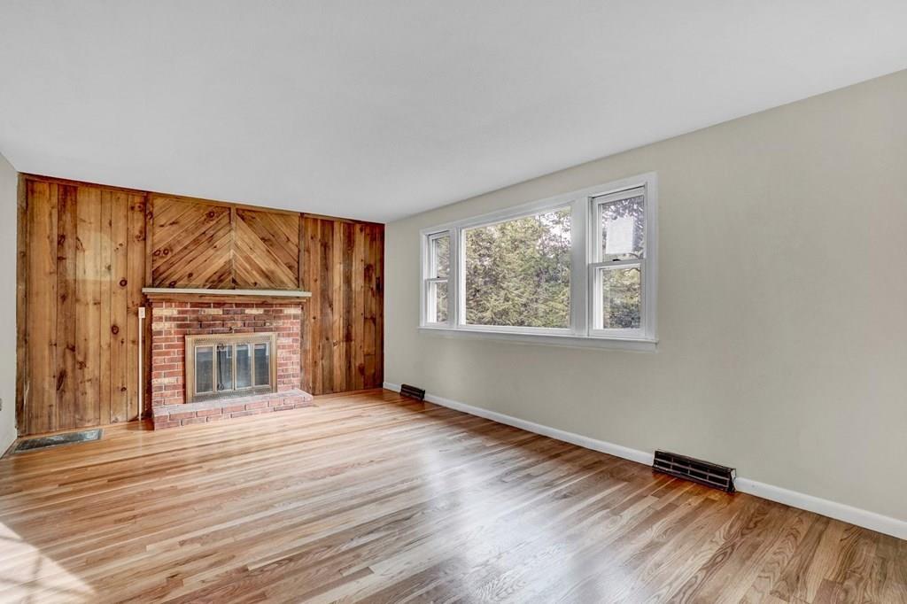 36 Oakland Road Pepperell, MA 01463 - Photo 3 of 19