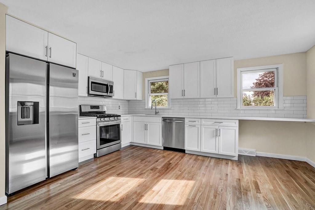 36 Oakland Road Pepperell, MA 01463 - Photo 5 of 19
