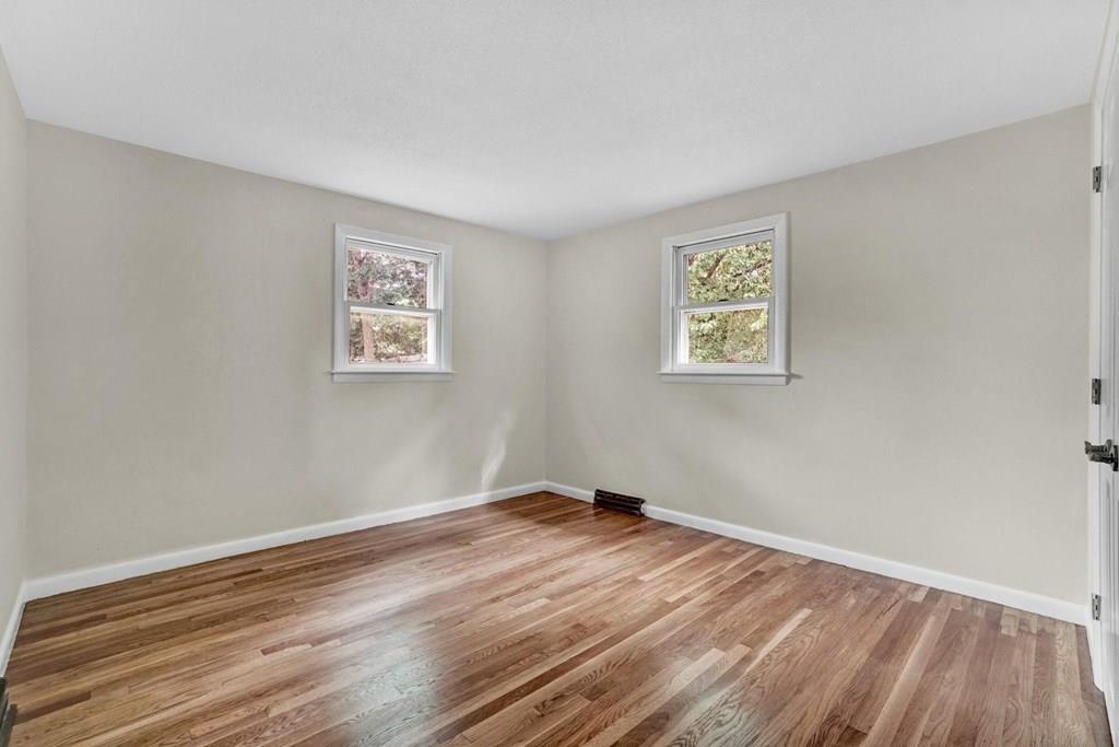 36 Oakland Road Pepperell, MA 01463 - Photo 6 of 19