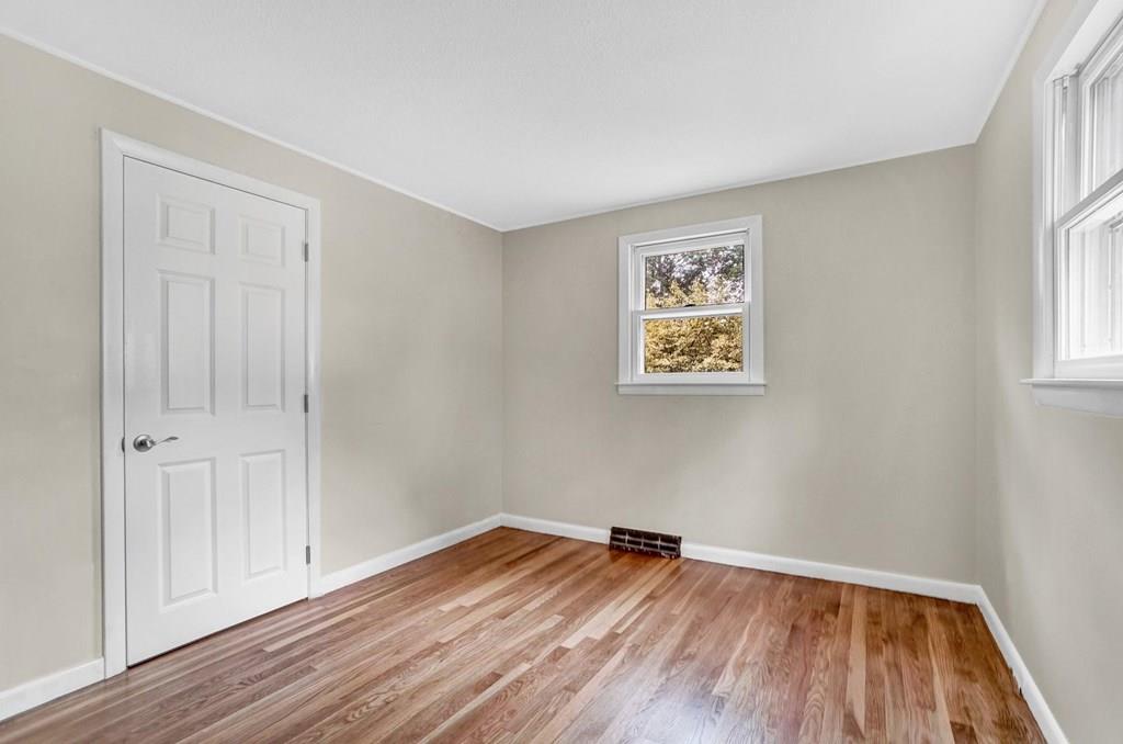 36 Oakland Road Pepperell, MA 01463 - Photo 7 of 19