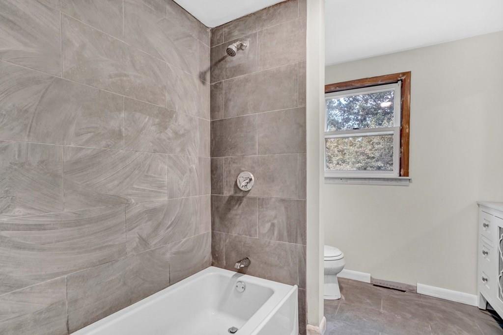 36 Oakland Road Pepperell, MA 01463 - Photo 9 of 19