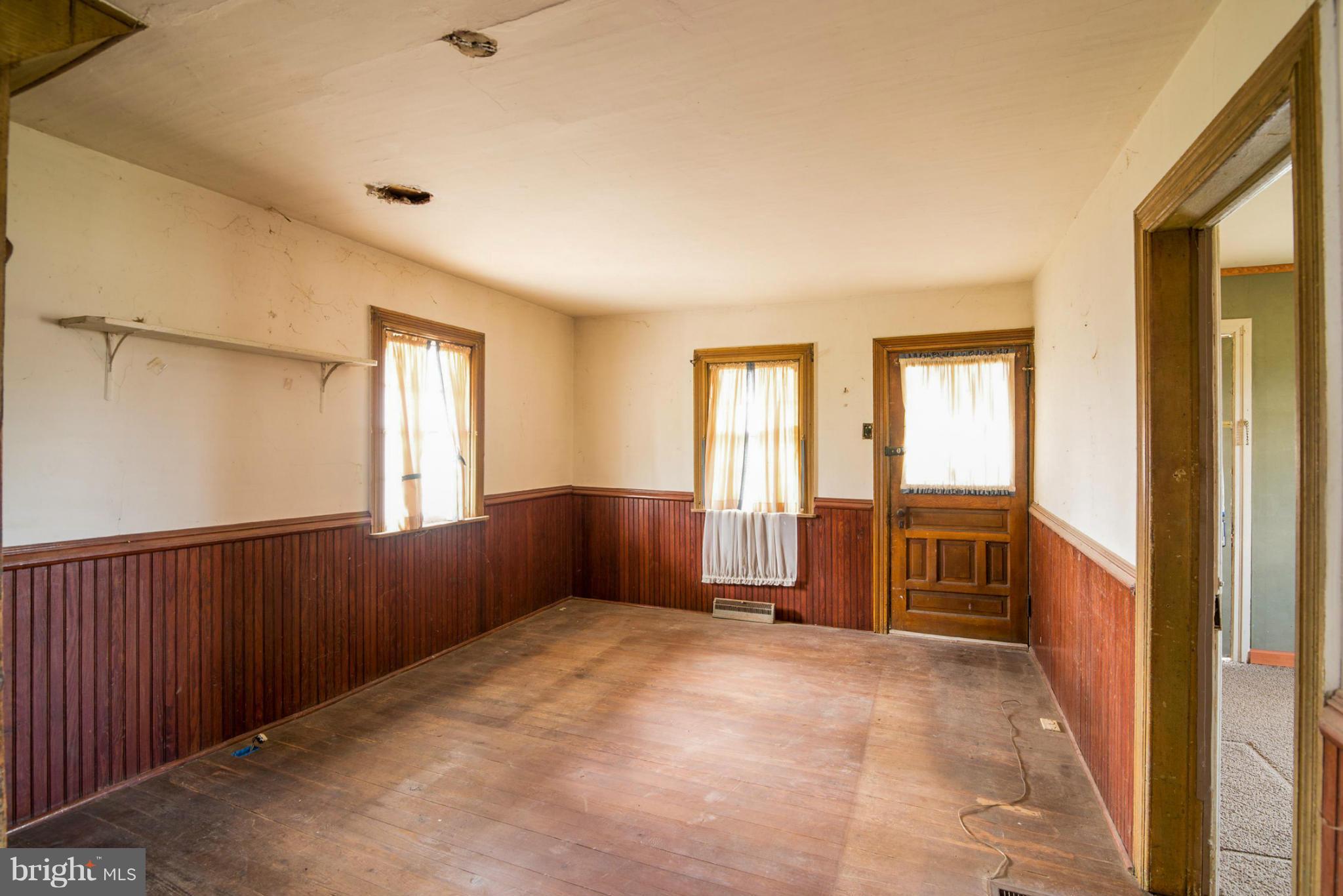 16324 Fairview Road Hagerstown, MD 21740 - Photo 6 of 15 Interior (General)