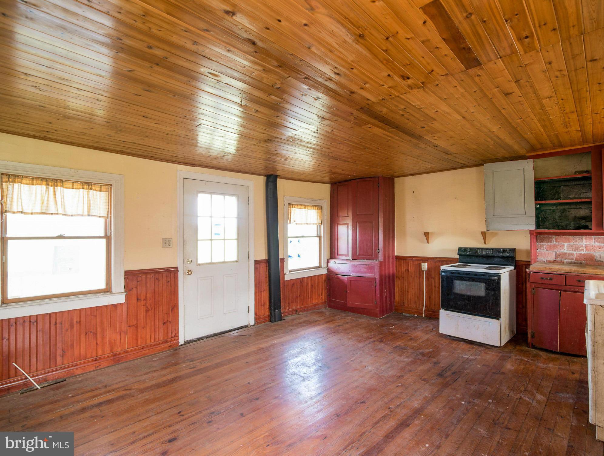 16324 Fairview Road Hagerstown, MD 21740 - Photo 7 of 15 Interior (General)