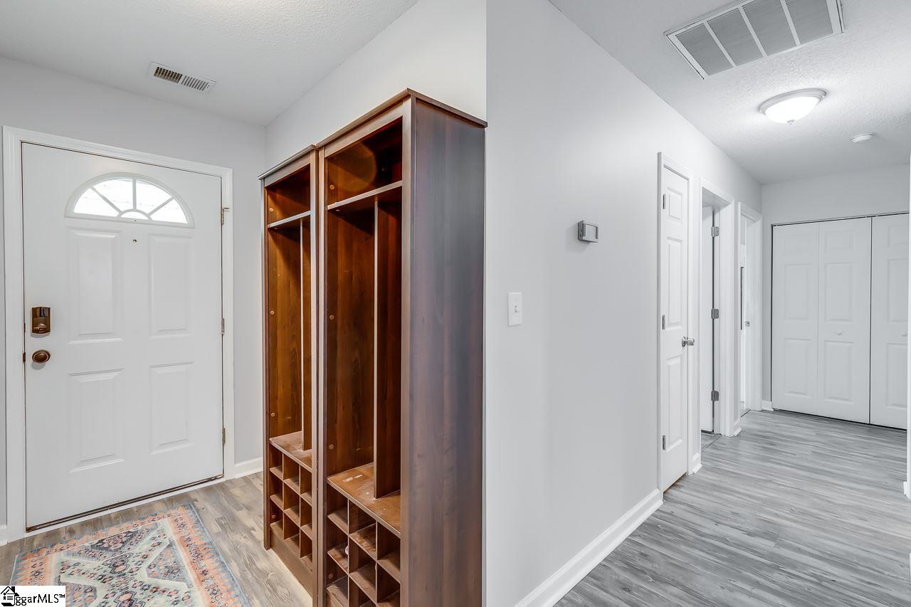 373 Berry Road Taylors, SC 29687 - Photo 5 of 26 Gallery Image 5