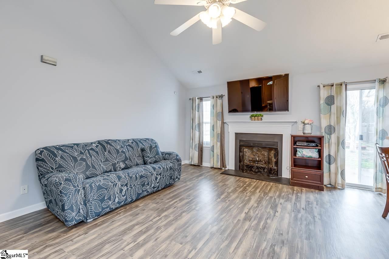 373 Berry Road Taylors, SC 29687 - Photo 8 of 26 Gallery Image 8