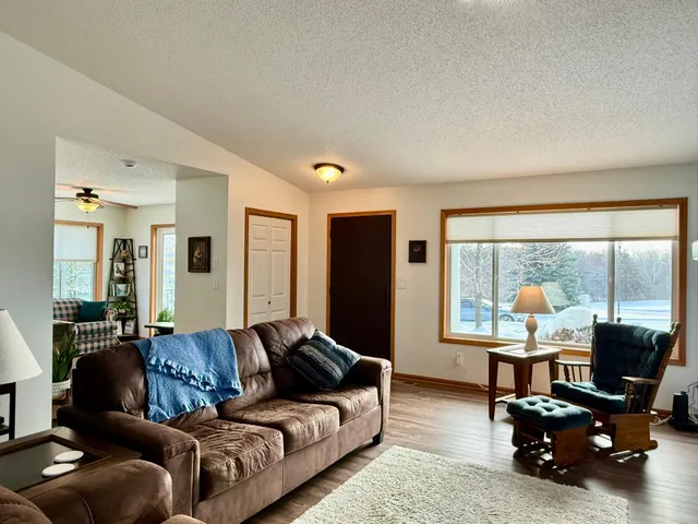 $325,000 | 125 Meadow Lane, New London, MN 56273