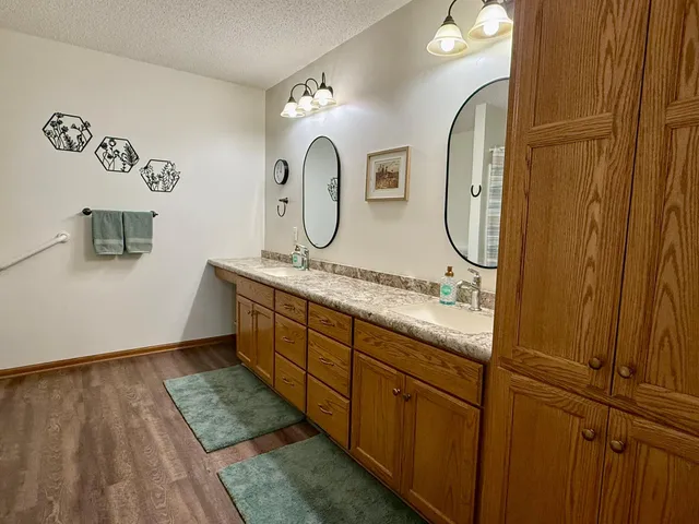 $325,000 | 125 Meadow Lane, New London, MN 56273