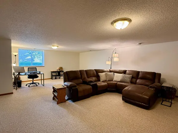 $325,000 | 125 Meadow Lane, New London, MN 56273