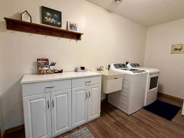 $325,000 | 125 Meadow Lane, New London, MN 56273