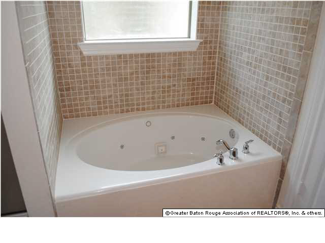 1959 Hunters Ridge Drive Baton Rouge, LA 70816 - Photo 9 of 15 Gallery Image 9