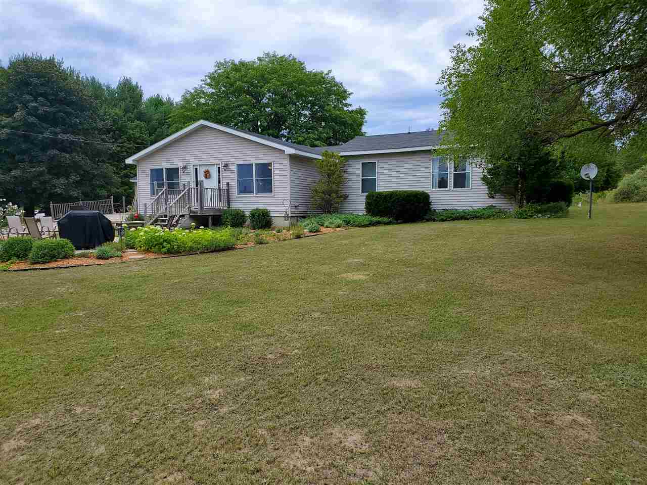 15222 Stanley Road Beulah, MI 49617 - Photo 4 of 27 1879407-3.JPG