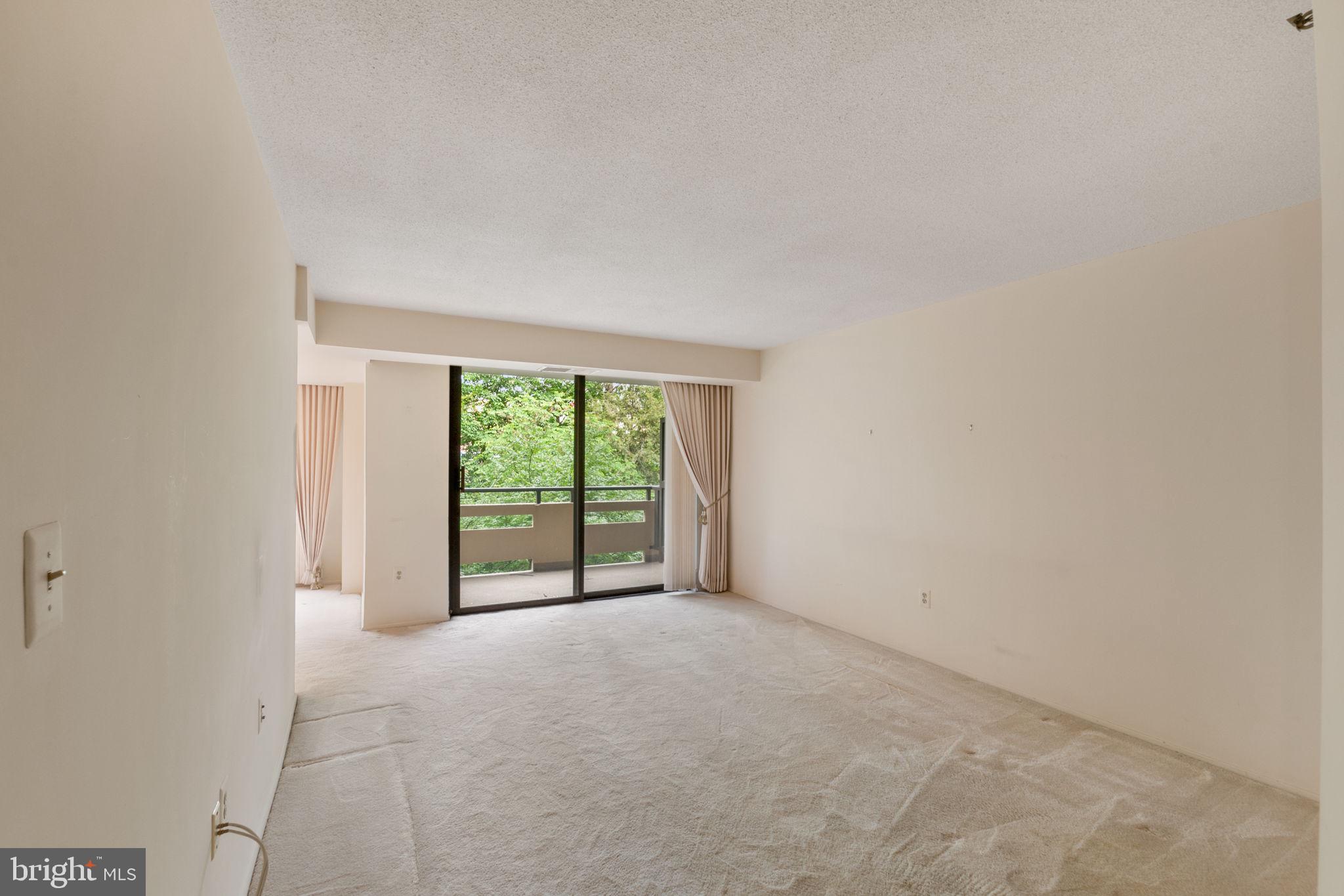 1808 Old Meadow Road, Unit 717 McLean, VA 22102 - Photo 11 of 48 Living room