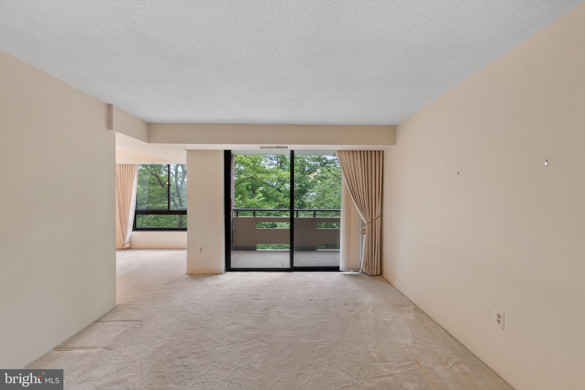 1808 Old Meadow Road, Unit 717 McLean, VA 22102 - Photo 15 of 48 Living room