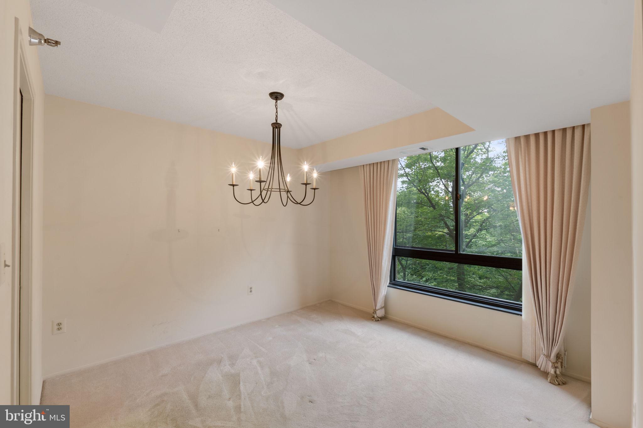 1808 Old Meadow Road, Unit 717 McLean, VA 22102 - Photo 16 of 48 Dining room