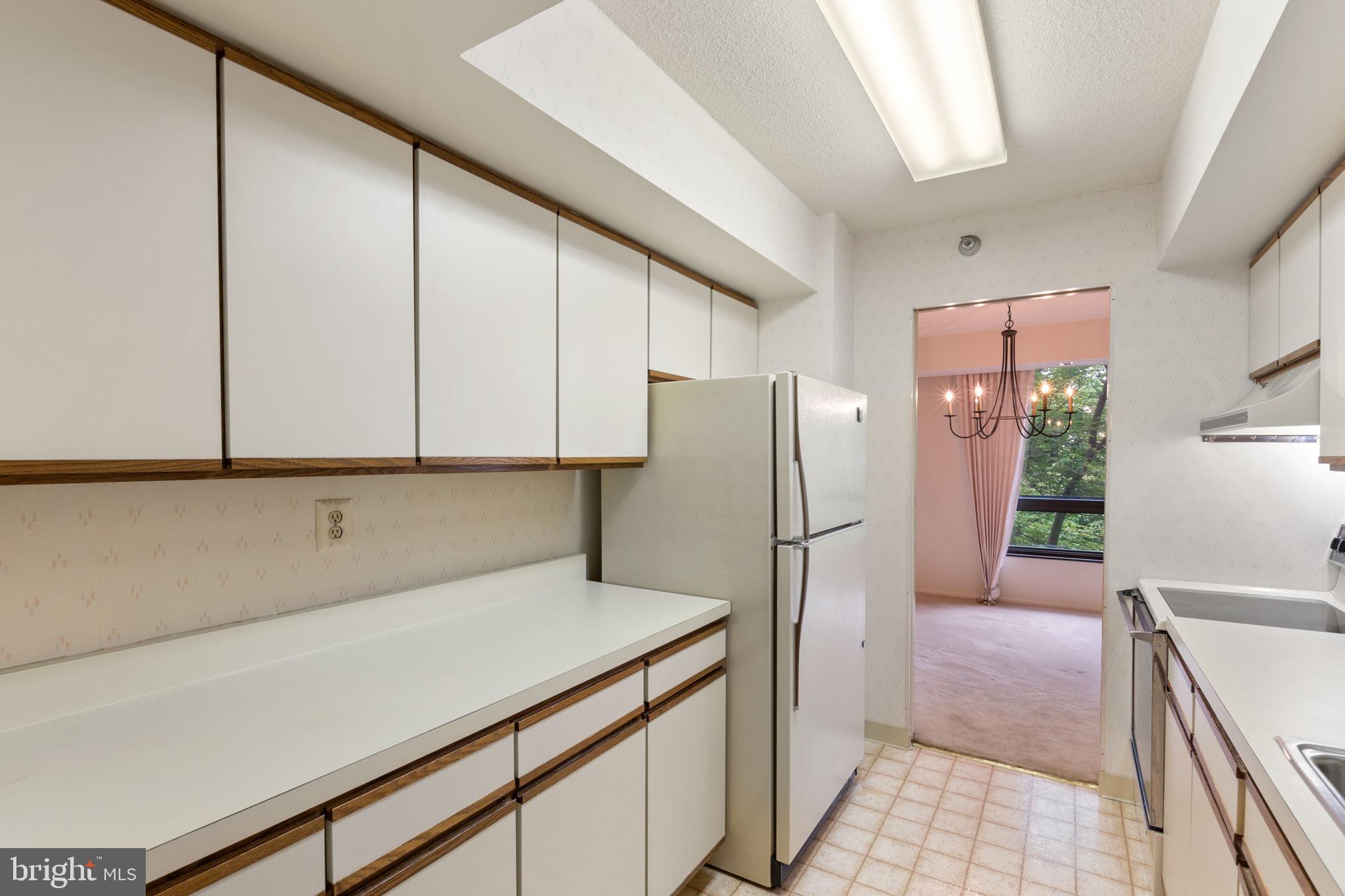 1808 Old Meadow Road, Unit 717 McLean, VA 22102 - Photo 21 of 48 Kitchen