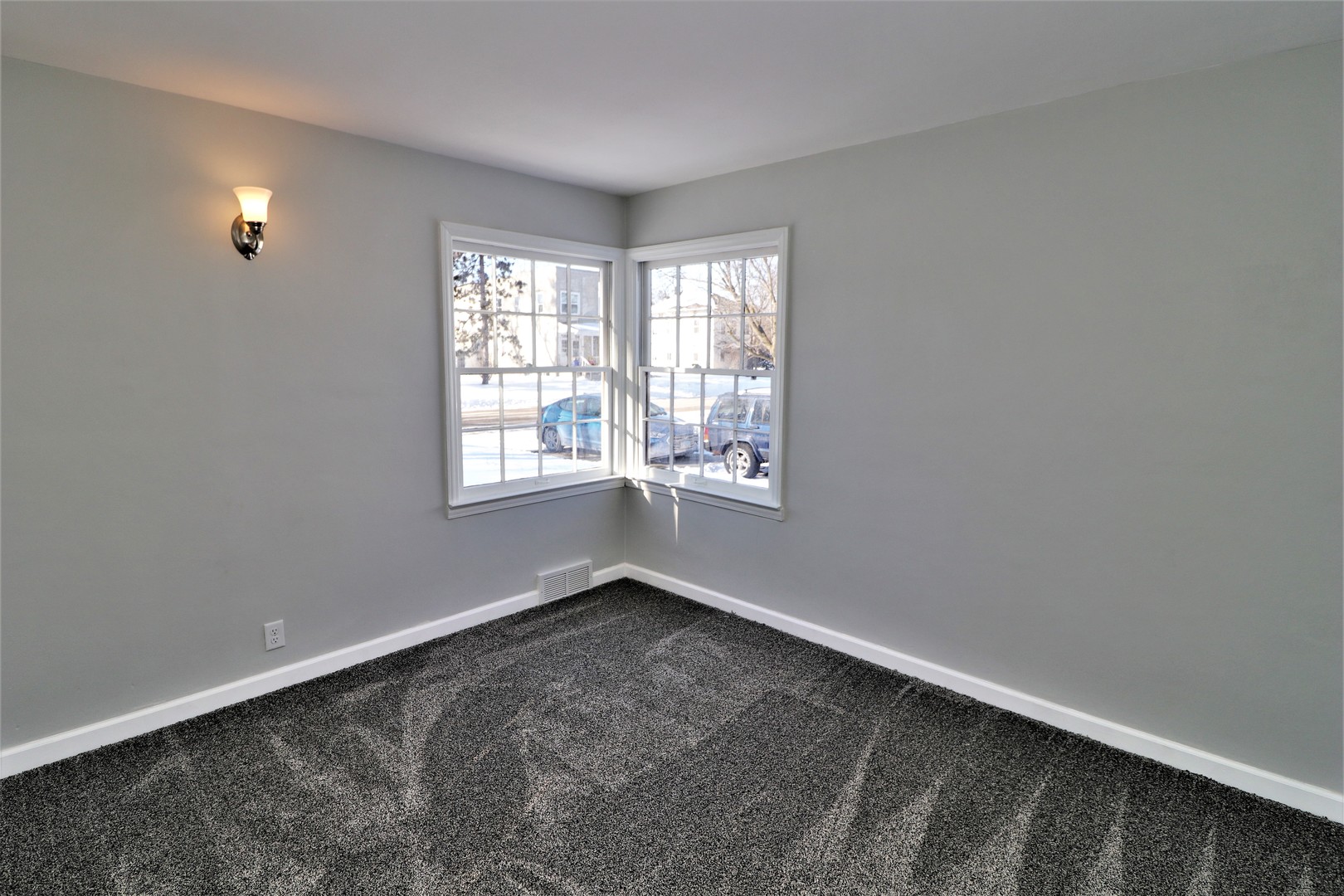 913 North Main Street Rochelle, IL 61068 - Photo 15 of 33 an empty room with a window