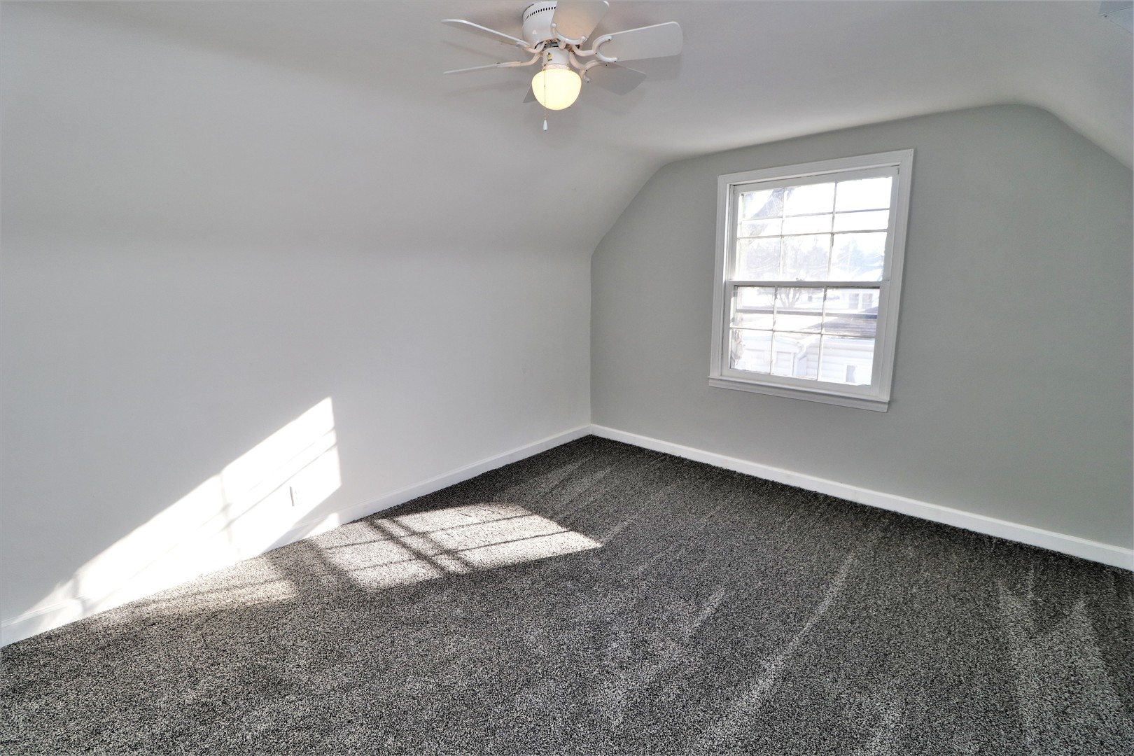 913 North Main Street Rochelle, IL 61068 - Photo 23 of 33 an empty room with a window