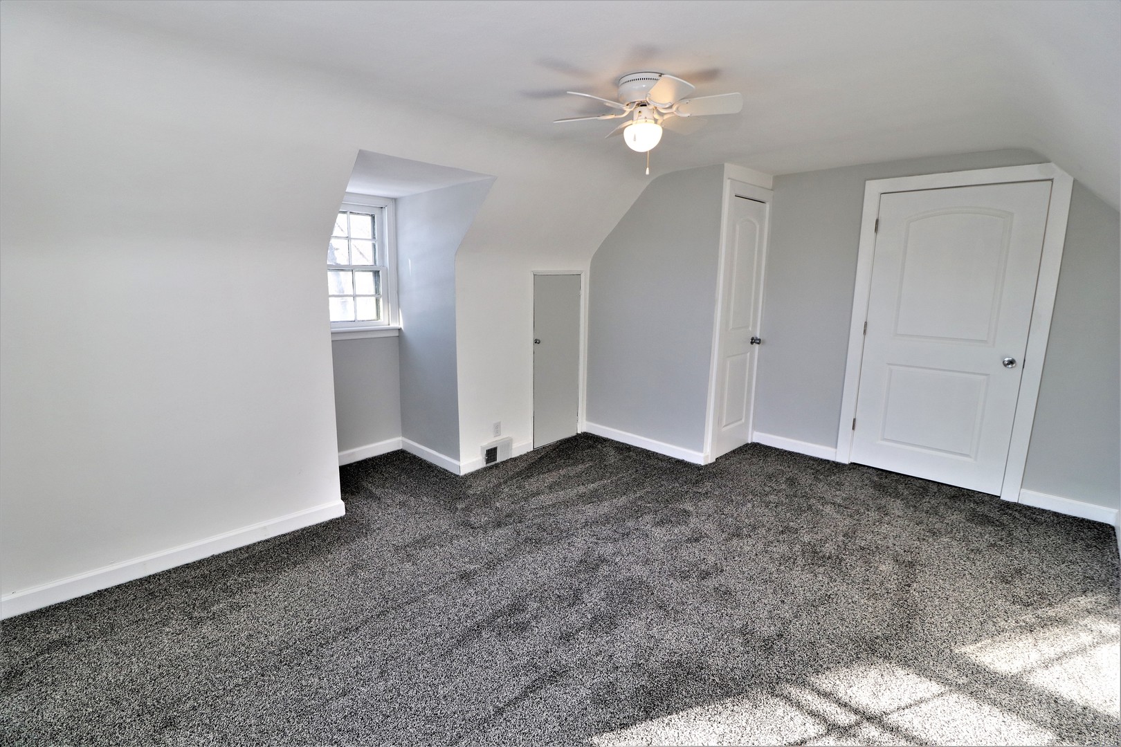913 North Main Street Rochelle, IL 61068 - Photo 25 of 33 wooden floor in an empty room