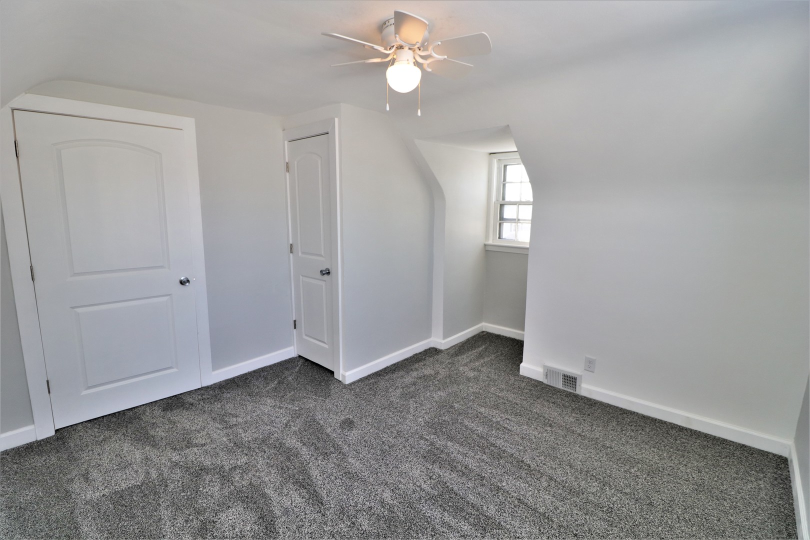 913 North Main Street Rochelle, IL 61068 - Photo 27 of 33 an empty room with closet and a ceiling fan