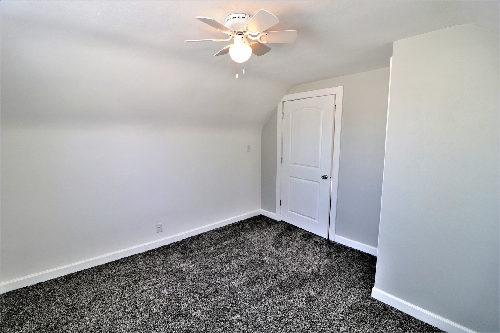 913 North Main Street Rochelle, IL 61068 - Photo 28 of 33 an empty room with a window and a fan