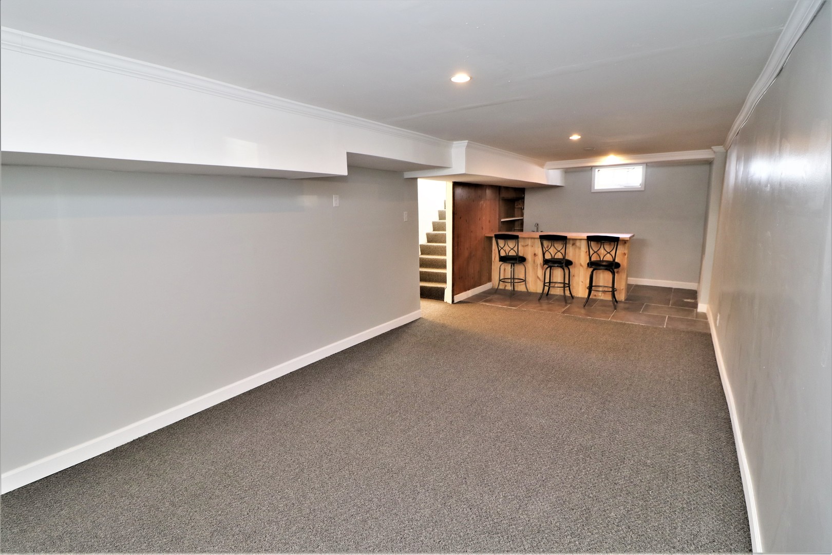 913 North Main Street Rochelle, IL 61068 - Photo 29 of 33 an empty room with furniture and a window