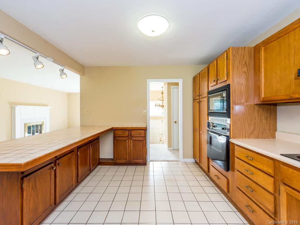 1093 Jenkins Valley Road Alexander, NC 28701 - Photo 10 of 36 Gallery Image 10