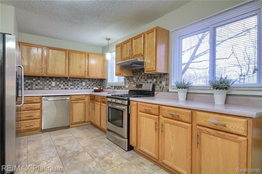 1288 Fall River Road Ypsilanti, MI 48198 - Photo 8 of 26 KITCHEN VIEW 1