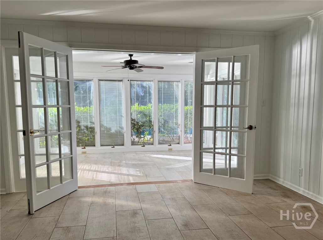 5 Reynolds Circle Savannah, GA 31405 - Photo 12 of 33 Den looking into Sundroom