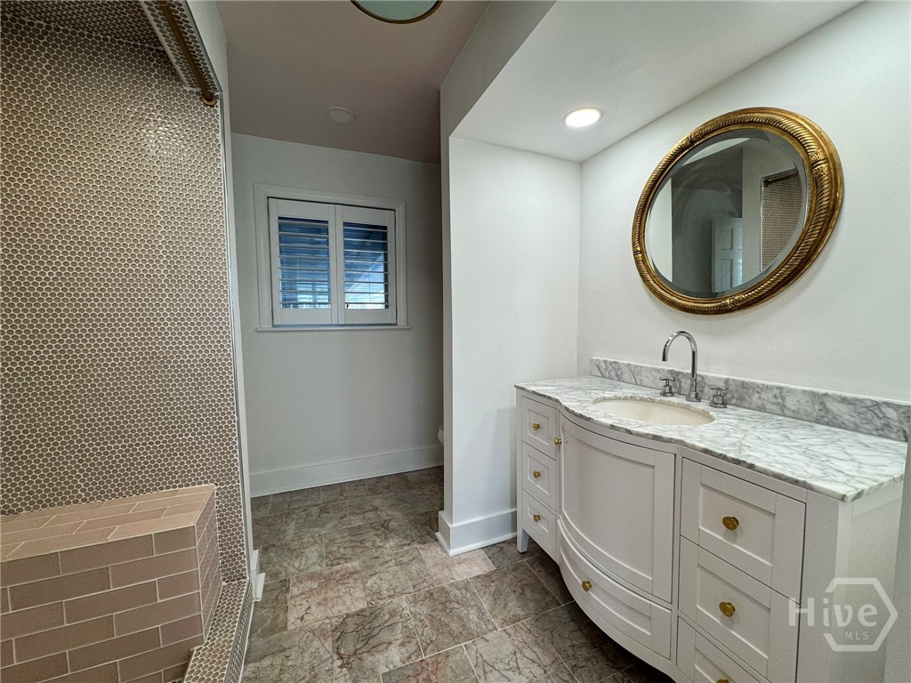 5 Reynolds Circle Savannah, GA 31405 - Photo 17 of 33 Primary ensuite bathroom
