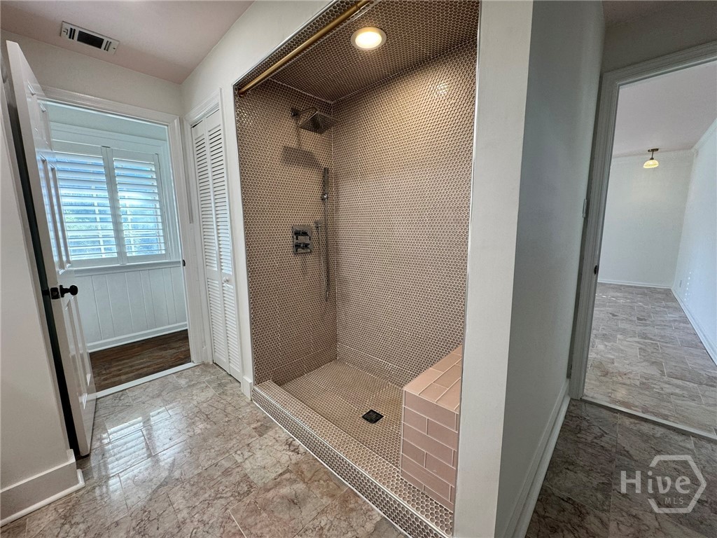 5 Reynolds Circle Savannah, GA 31405 - Photo 18 of 33 Primary ensuite bathroom