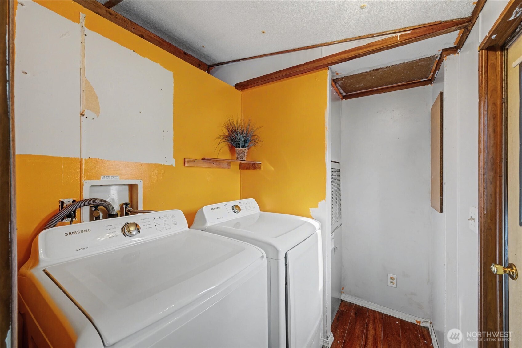 4672 Birch Bay Lynden Road, Unit 157 Blaine, WA 98230 - Photo 25 of 27 a utility room with dryer and washer