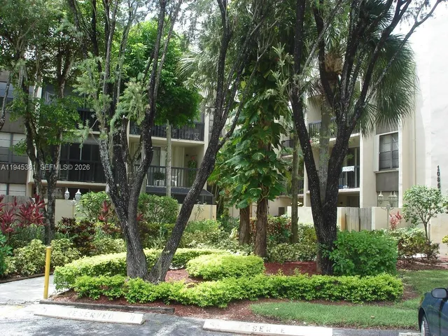 $1,900 | 10865 Southwest 112th Avenue, Unit 211, Miami, FL 33176