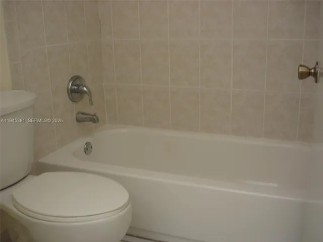 $1,900 | 10865 Southwest 112th Avenue, Unit 211, Miami, FL 33176