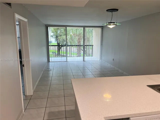$1,900 | 10865 Southwest 112th Avenue, Unit 211, Miami, FL 33176