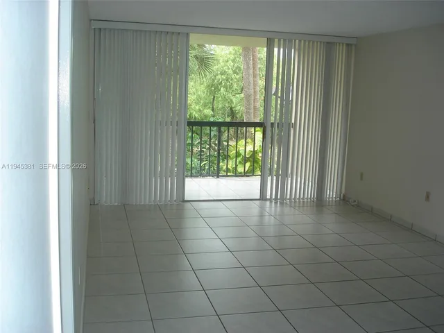 $1,900 | 10865 Southwest 112th Avenue, Unit 211, Miami, FL 33176