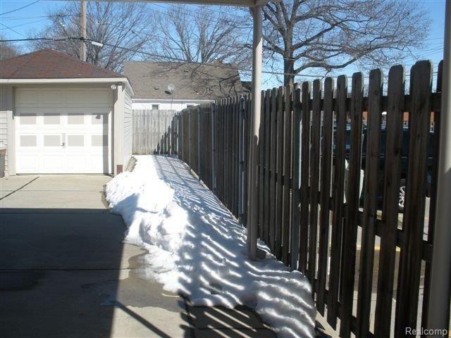 1960 Ridgemont Road Grosse Pointe, MI 48236 - Photo 13 of 14 privacy fence
