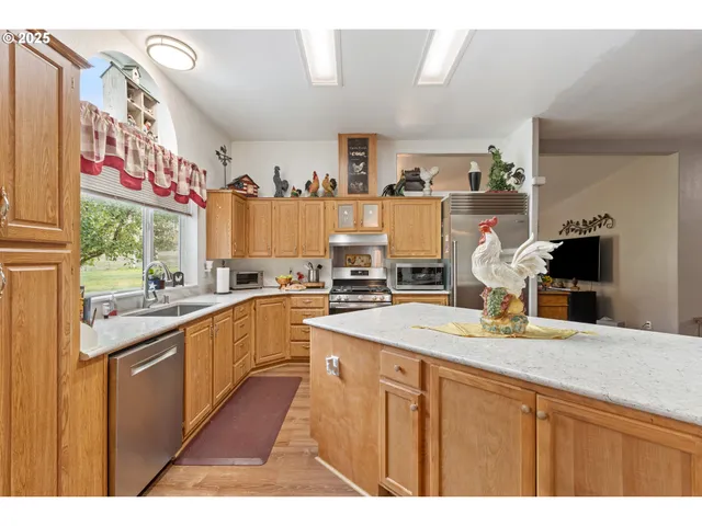 $585,000 | 5041 North Myrtle Road, Myrtle Creek, OR 97457