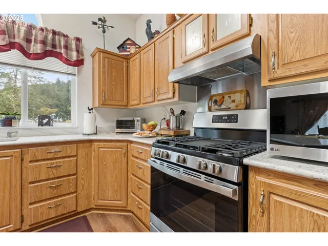 $585,000 | 5041 North Myrtle Road, Myrtle Creek, OR 97457