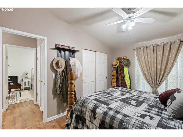 $585,000 | 5041 North Myrtle Road, Myrtle Creek, OR 97457