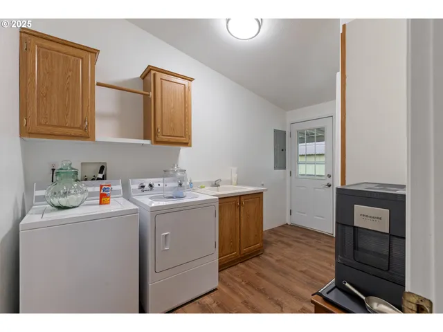 $585,000 | 5041 North Myrtle Road, Myrtle Creek, OR 97457