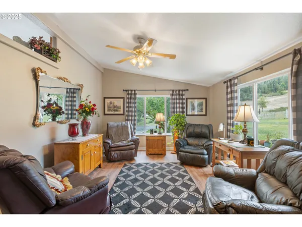 $585,000 | 5041 North Myrtle Road, Myrtle Creek, OR 97457