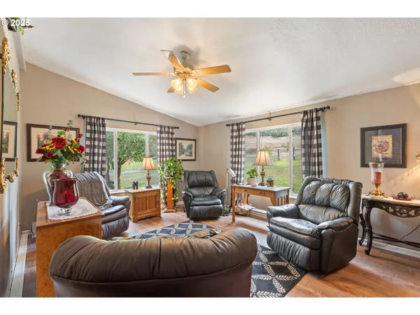 $585,000 | 5041 North Myrtle Road, Myrtle Creek, OR 97457