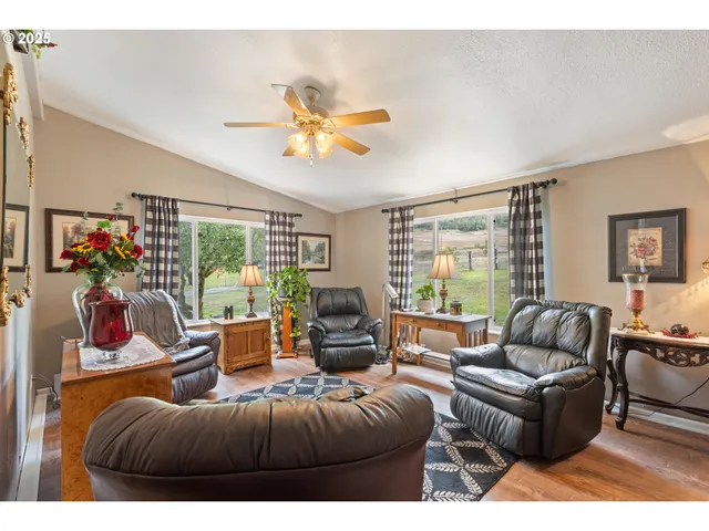 $585,000 | 5041 North Myrtle Road, Myrtle Creek, OR 97457