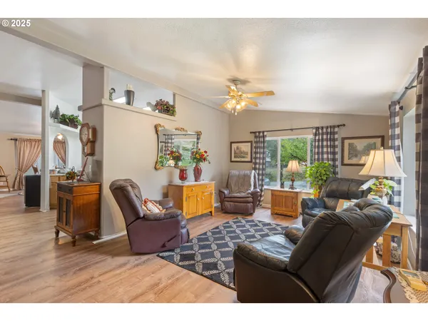 $585,000 | 5041 North Myrtle Road, Myrtle Creek, OR 97457