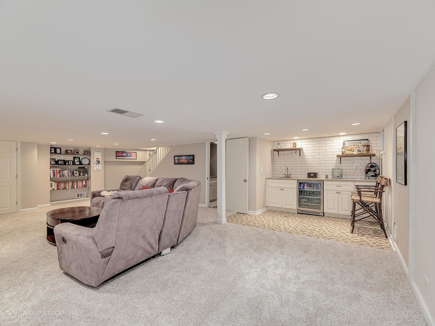 520 County Line Court Hinsdale, IL 60521 - Photo 25 of 33 a living room with furniture and kitchen view