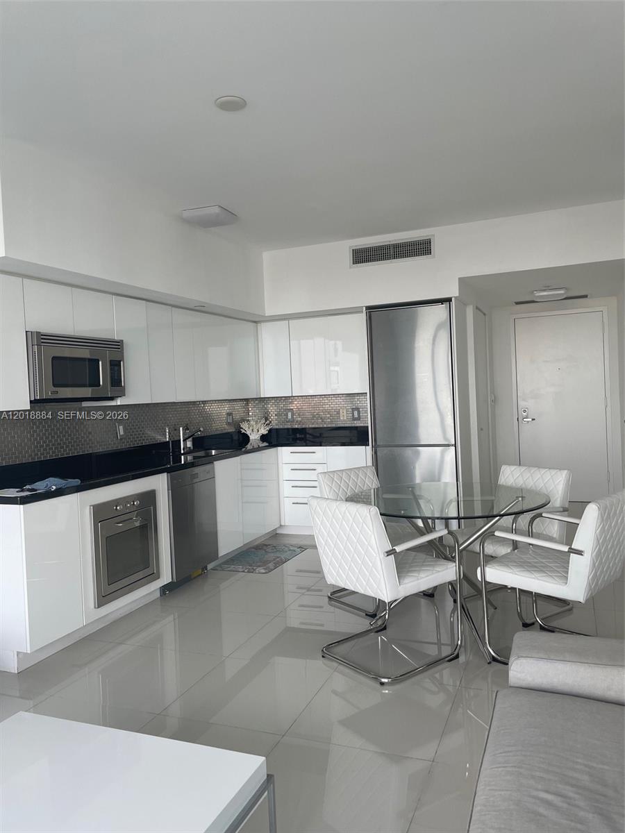 92 Southwest 3rd Street, Unit 3008 Miami, FL 33130 - Photo 3 of 7