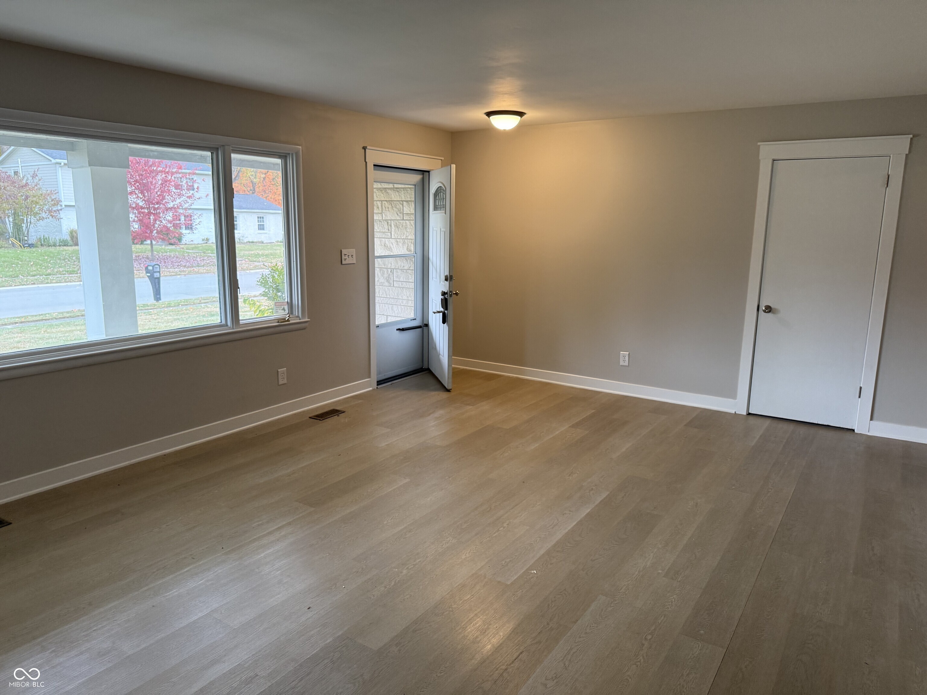 223 Carlin Drive Carmel, IN 46032 - Photo 3 of 28