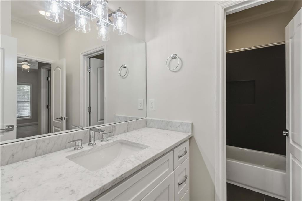 3475 Oak Valley Road Northeast, Unit 140 Atlanta, GA 30326 - Photo 8 of 41 Gallery Image 8