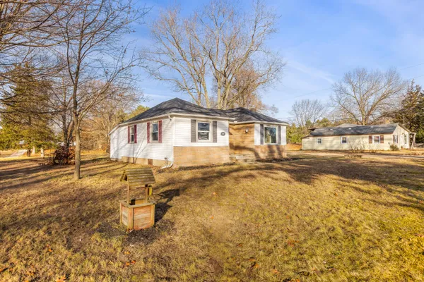 $160,000 | 3960 West Hallett Road, Hillsdale, MI 49242