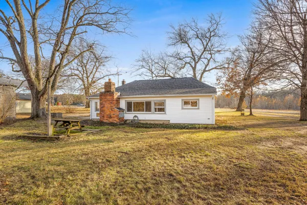 $160,000 | 3960 West Hallett Road, Hillsdale, MI 49242